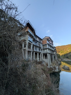 外観(川側)