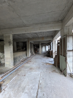 地下2F倉庫兼広場